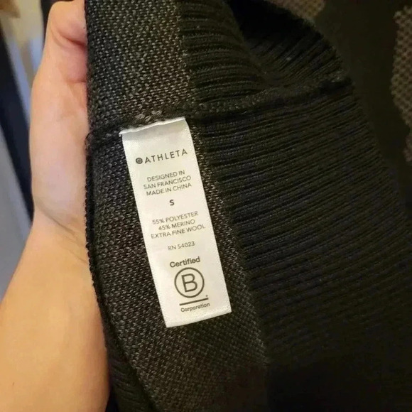 Athleta Jacquard Crew Sweater Size S Black Grey Camo Pattern - Picture 6 of 7